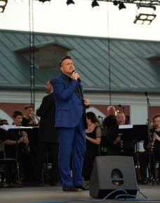 «Благодарю тебя». К юбилею Арно Бабаджаняна