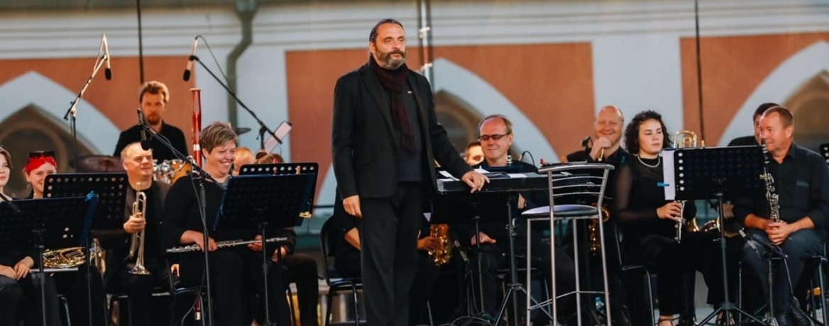 «Благодарю тебя». К юбилею Арно Бабаджаняна