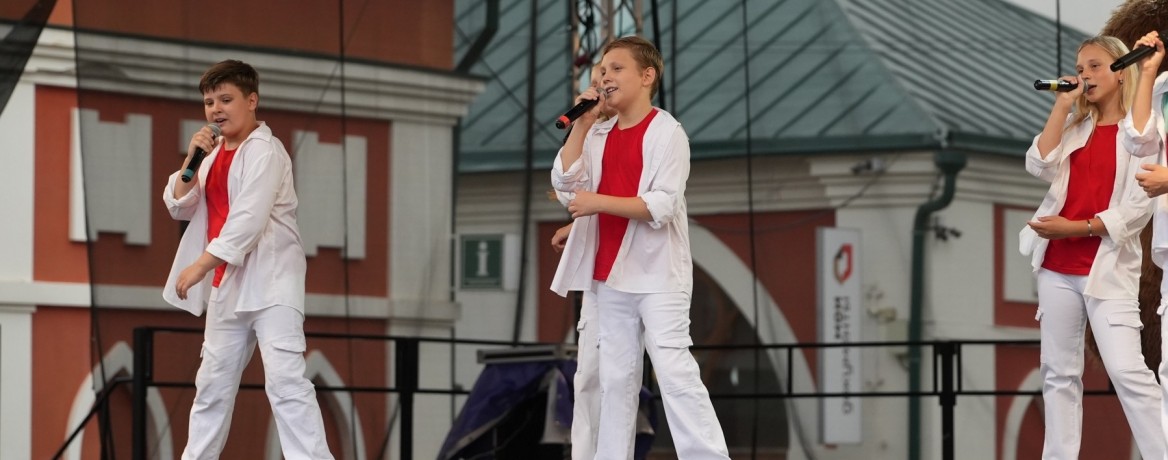 «Песни нашего двора»