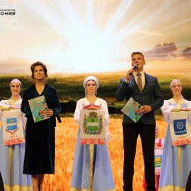 В Калужской филармонии поздравили работников сельского хозяйства.