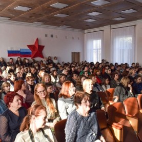 Артисты Калужской филармонии выступили в Первомайске и Луганске.
