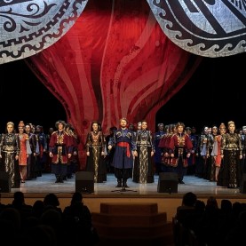 Сибирский народный хор представил калужанам программу «Сибирская вольница».