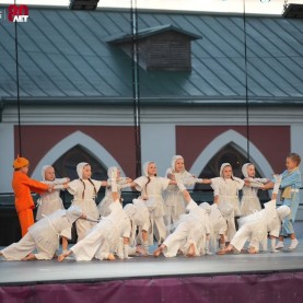 «По краю лета».