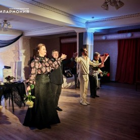 «Медведь» в Малом зале гостиного двора.