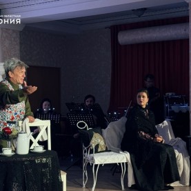 «Медведь» в Малом зале гостиного двора.