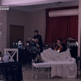 «Медведь» в Малом зале гостиного двора.