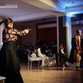 «Медведь» в Малом зале гостиного двора.