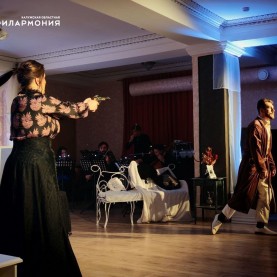 «Медведь» в Малом зале гостиного двора.