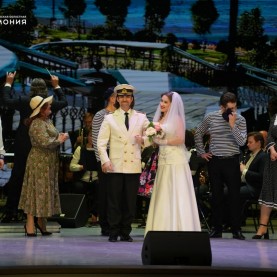 «Нам песня строить и жить помогает!».