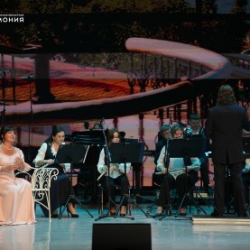 «Нам песня строить и жить помогает!».