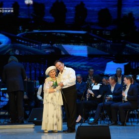 «Нам песня строить и жить помогает!».