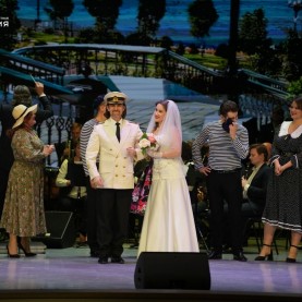 «Нам песня строить и жить помогает!».