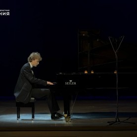 Сольный концерт Ивана Бессонова.