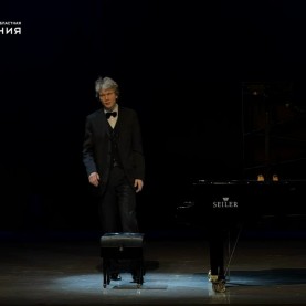 Сольный концерт Ивана Бессонова.