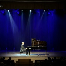 Сольный концерт Ивана Бессонова.