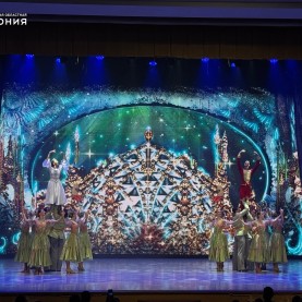 «Щелкунчик» Московского государственного театра танца «Гжель».