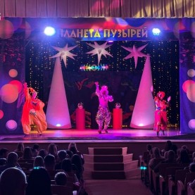 Яркое шоу «Трансформеры на планете пузырей».