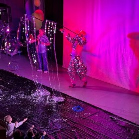 Яркое шоу «Трансформеры на планете пузырей».