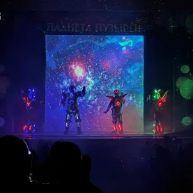 Яркое шоу «Трансформеры на планете пузырей».