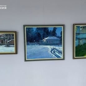 В фойе открылась выставка, посвящённая Оптиной пустыни.