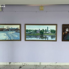 В фойе открылась выставка, посвящённая Оптиной пустыни.