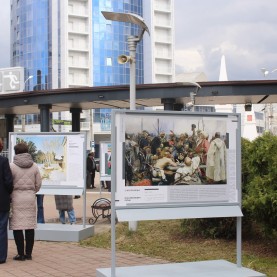 В Музыкальном сквере новая экспозиция репродукций «Шедевры на века»