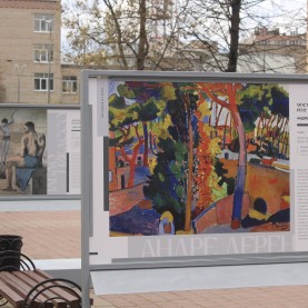 В Музыкальном сквере новая экспозиция репродукций «Шедевры на века»