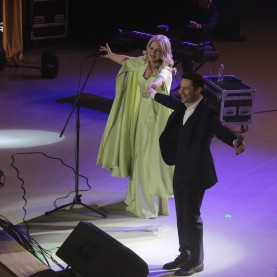 Антон и Виктория Макарские выступили с «Живым концертом».