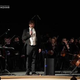 Дмитрий Певцов и Государственный Кремлёвский оркестр.