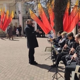 Губернский духовой оркестр  поздравил  с Днём Весны и Труда!