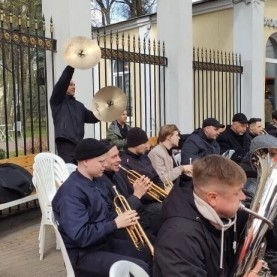 Губернский духовой оркестр  поздравил  с Днём Весны и Труда!