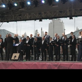 «Героям былых времён».
