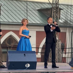 «Мы желаем счастья вам»!