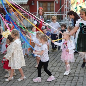 «Муха-Цокотуха» на сцене Гостиного двора.