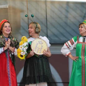 «Муха-Цокотуха» на сцене Гостиного двора.