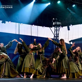 Танцевальная компания «Забава» в Гостином дворе.