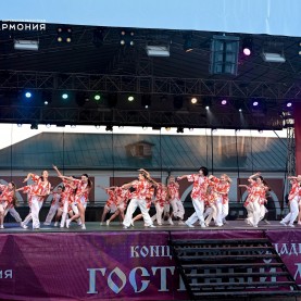 Танцевальная компания «Забава» в Гостином дворе.