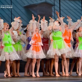 Танцевальная компания «Забава» в Гостином дворе.