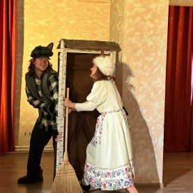 Субботнее утро на спектакле «Волк и козлята».