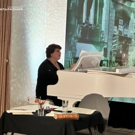 Вечер Марины Цветаевой в Малом зале Гостиного двора.