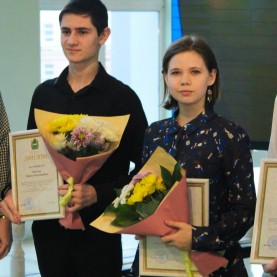 Награждение победителей конкурсов на присуждение именных стипендий.