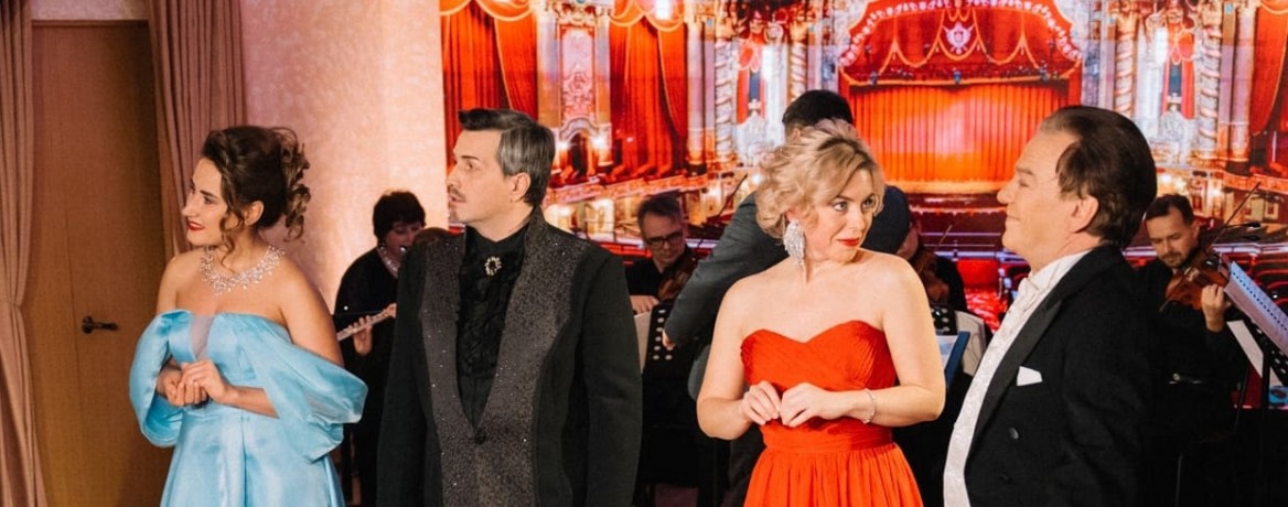 «Директор театра»