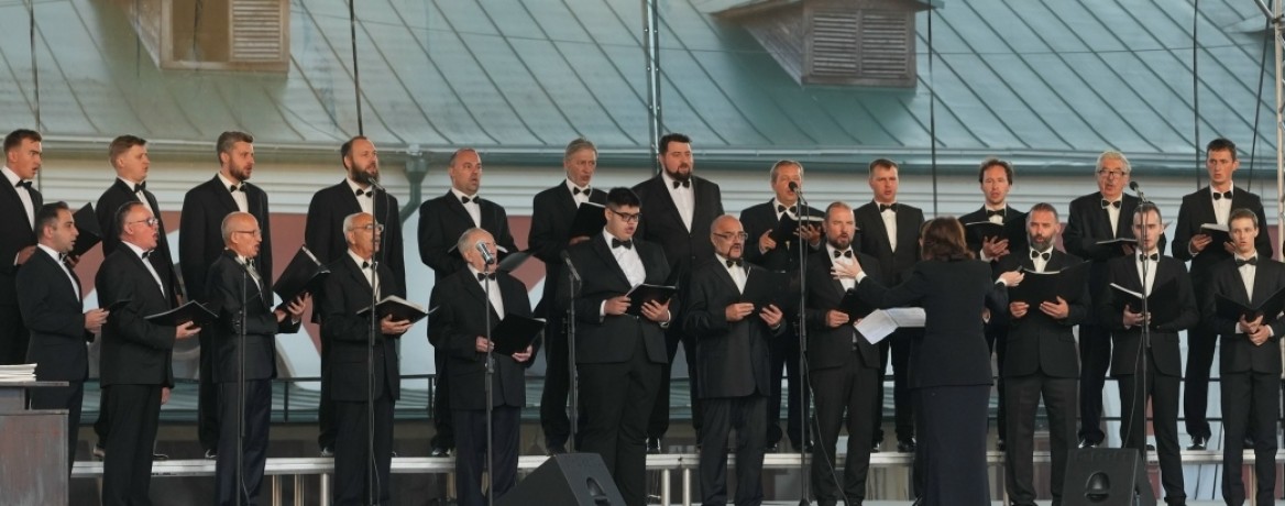 «Героям былых времён»