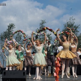 В Тарусе прошли Фестиваль орловского рысака и Бал цветов.