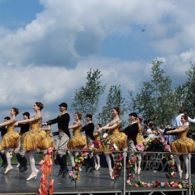В Тарусе прошли Фестиваль орловского рысака и Бал цветов.