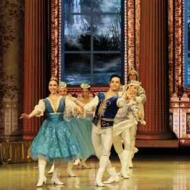 Артисты Московского театра «Классический балет XXI век» представили калужанам две постановки.