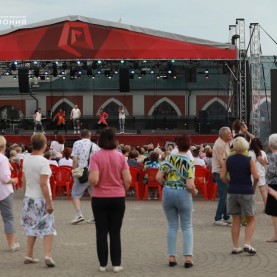 Сегодня в Гостином дворе было ярко и весело!