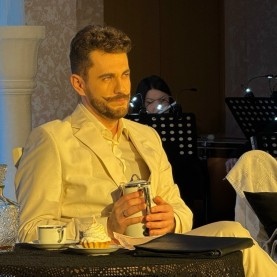 Опера-шутка «Медведь» по одноимённой пьесе А. П. Чехова.