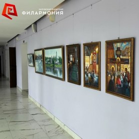 В фойе открылась выставка, посвящённая Оптиной пустыни.