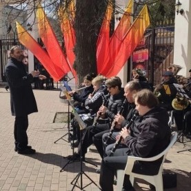 Губернский духовой оркестр  поздравил  с Днём Весны и Труда!